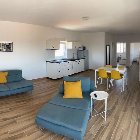 Daniela Family Apartment - Top Floor - New & Quite Location - Great Sea & Island View ヴィル エクステリア 写真