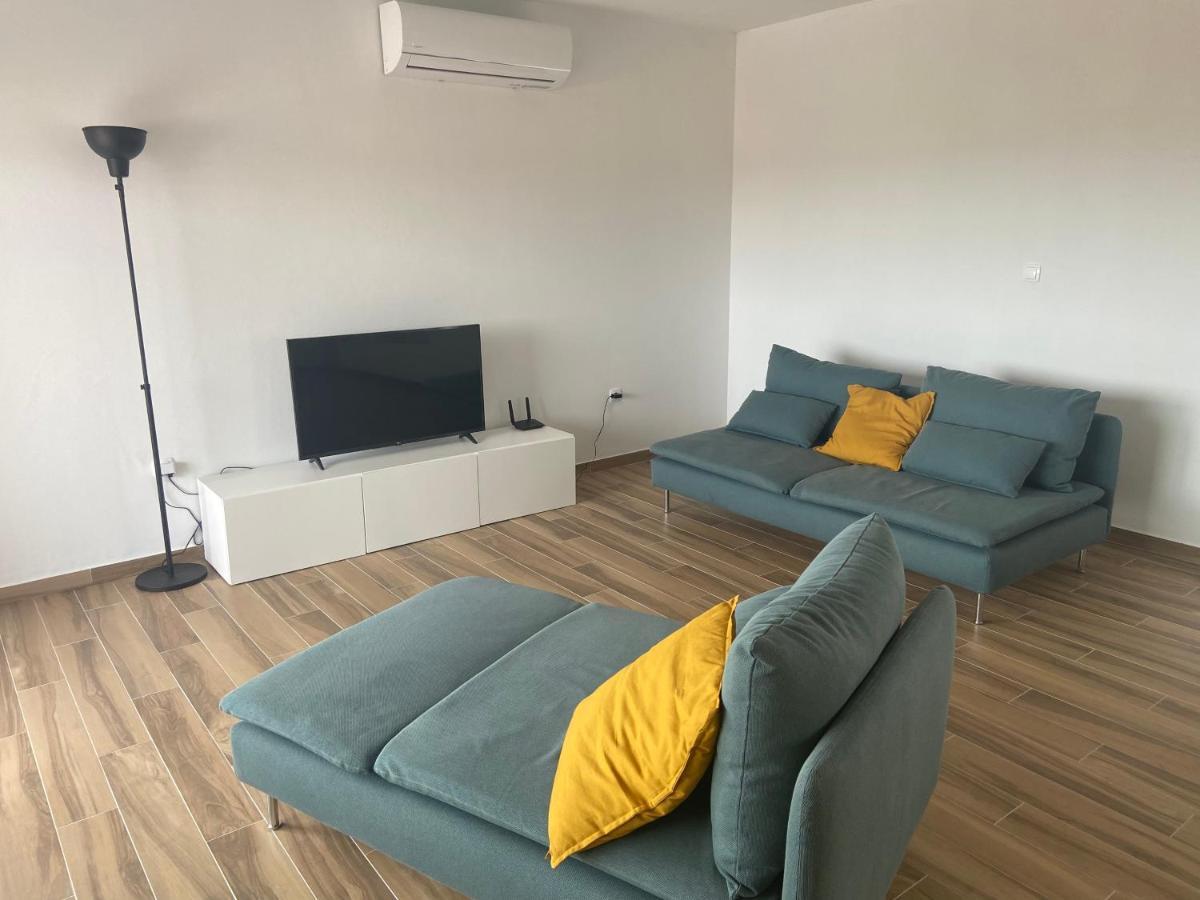 Daniela Family Apartment - Top Floor - New & Quite Location - Great Sea & Island View ヴィル エクステリア 写真